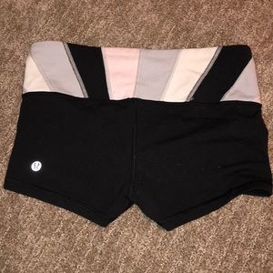 LULULEMON YOGA SHORT